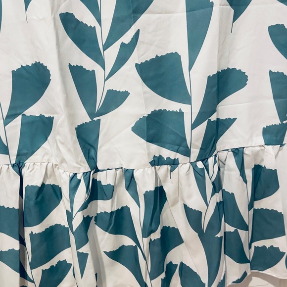 Leaf Print Ruffle Cap Sleeve Dress – White & Green – Size XL - Picture 4 of 9